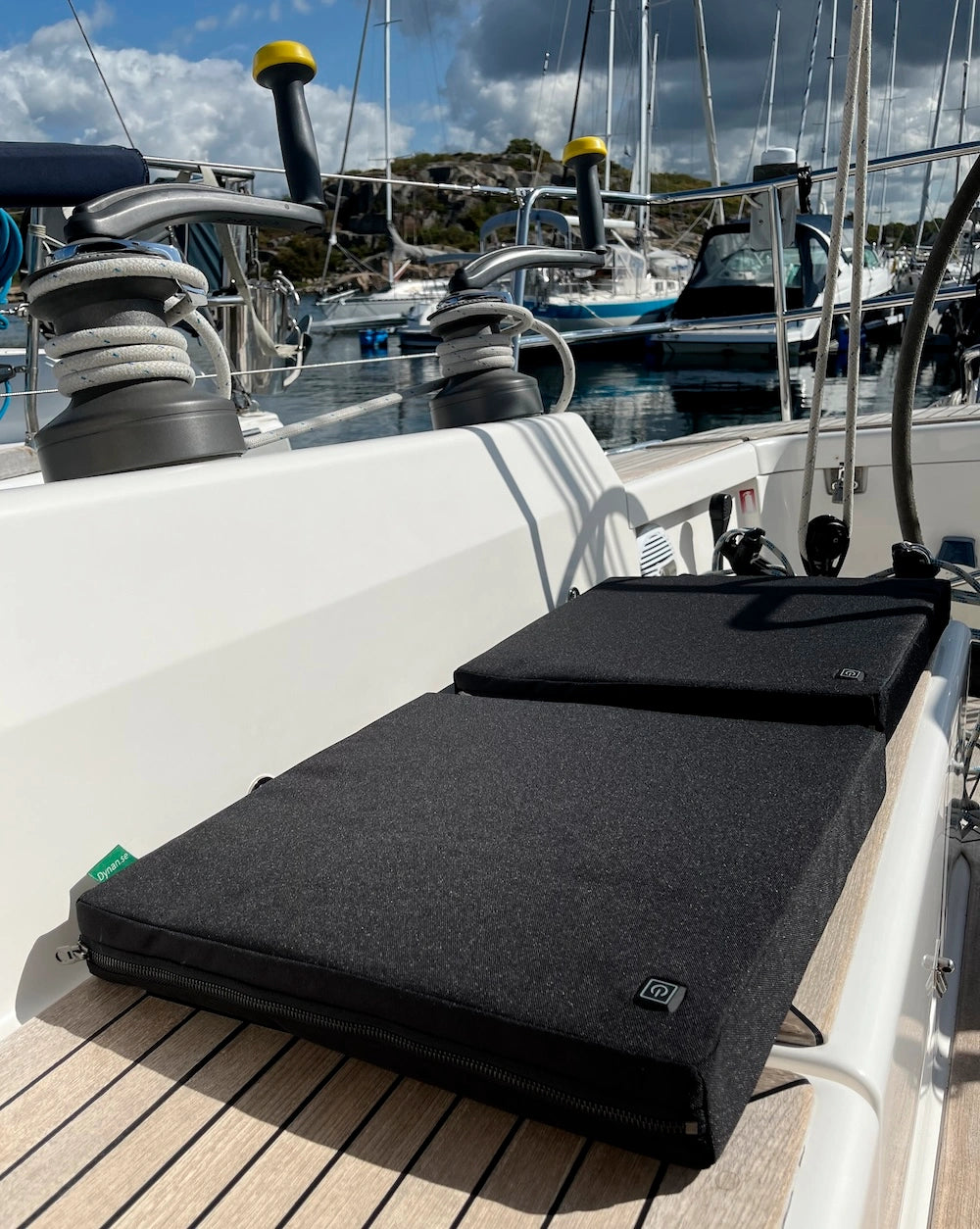 Uppvärmd sittdyna i båtbrunn